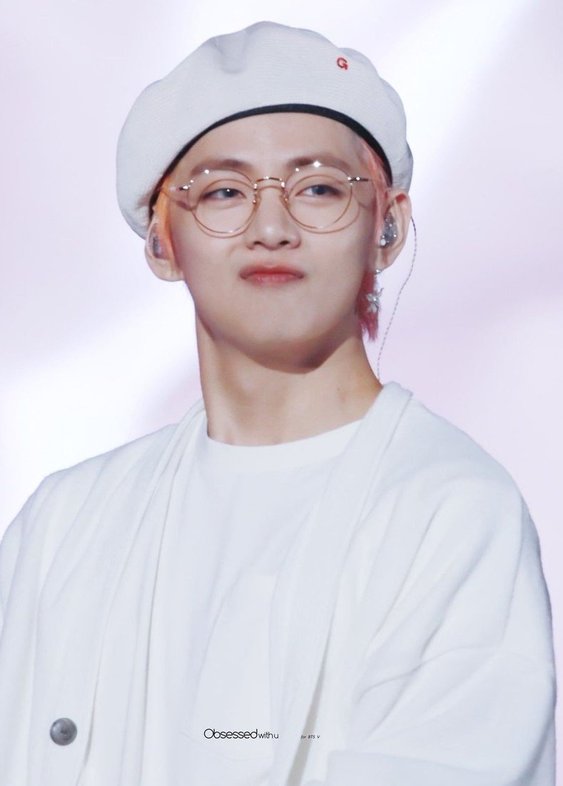 V BTS đeo kính ảnh 5 V BTS deo kinh anh 5