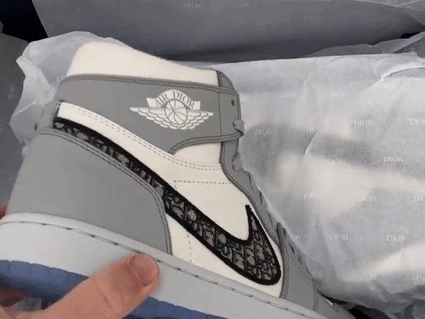 Dap hop giay Air Dior chua phat hanh, co gia ban 2.000 USD hinh anh
