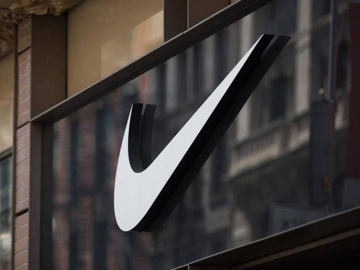 Nike lo gan 800 trieu USD, sa thai hang loat nhan su hinh anh