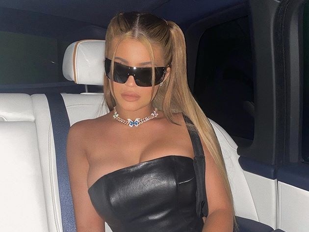 Kylie Jenner va cac co gai dang thich dien do hinh canh buom hinh anh