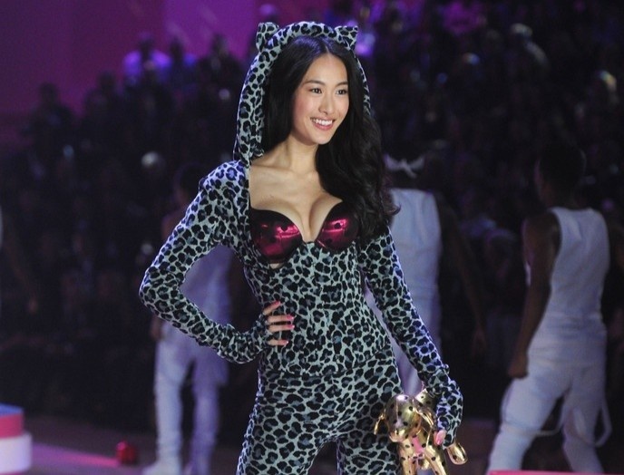 Sieu mau noi y theo nghe vi thieu tien tieu, yeu trai hu Tran Quan Hy hinh anh