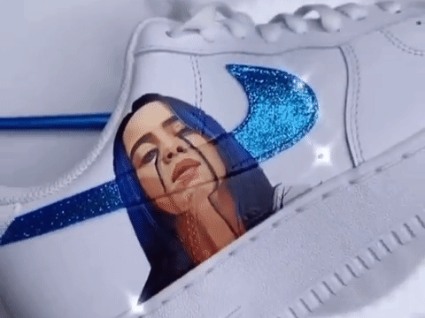 Ve hinh Billie Eilish, Ariana Grande len giay Nike trang hinh anh