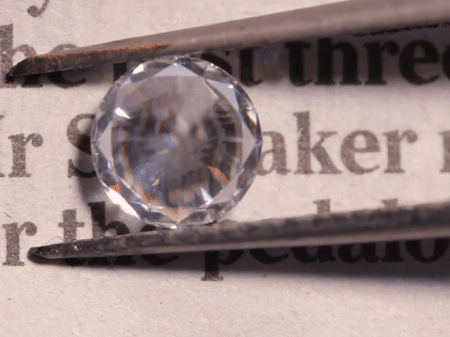 4 cach giup ban phan biet duoc kim cuong that va gia hinh anh