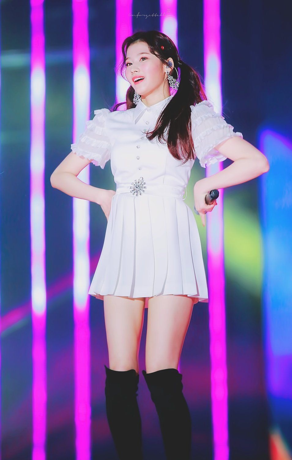 trang phuc dien sexy cua Sana anh 5