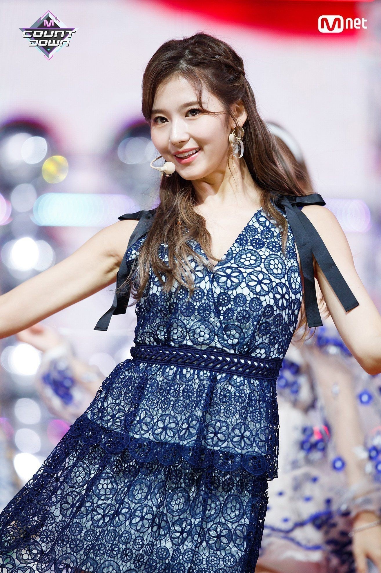 trang phuc dien sexy cua Sana anh 11