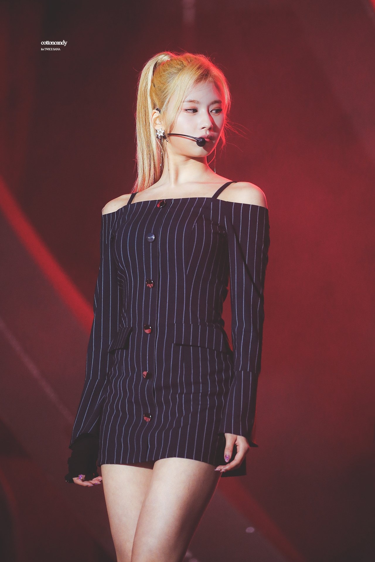 trang phuc dien sexy cua Sana anh 8