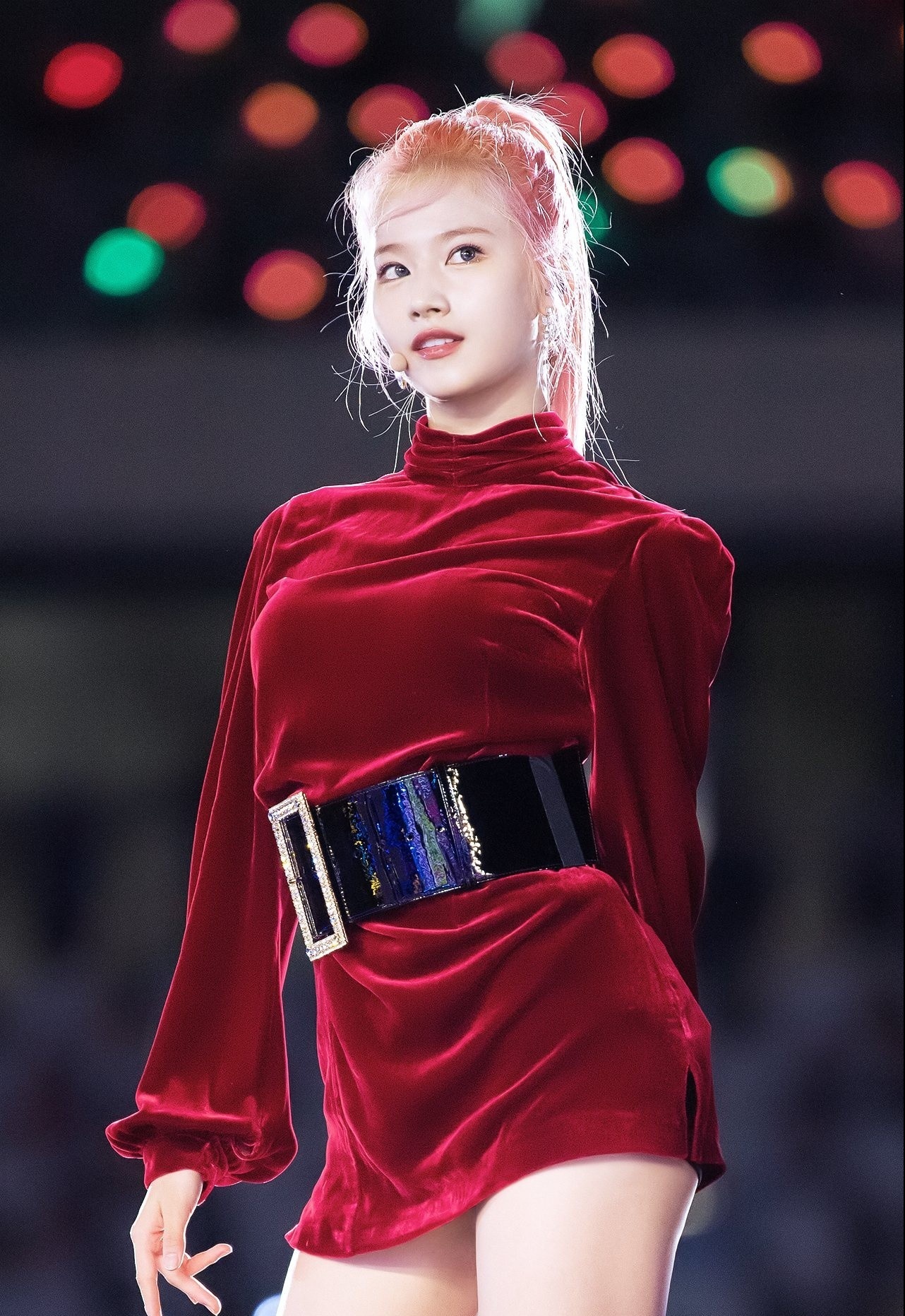 trang phuc dien sexy cua Sana anh 3