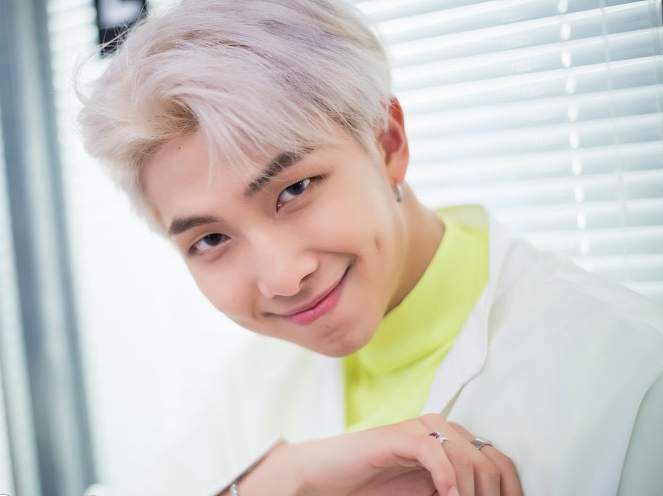 RM (BTS) trong gian di du dien toan do hieu, deo dong ho 39.000 USD hinh anh