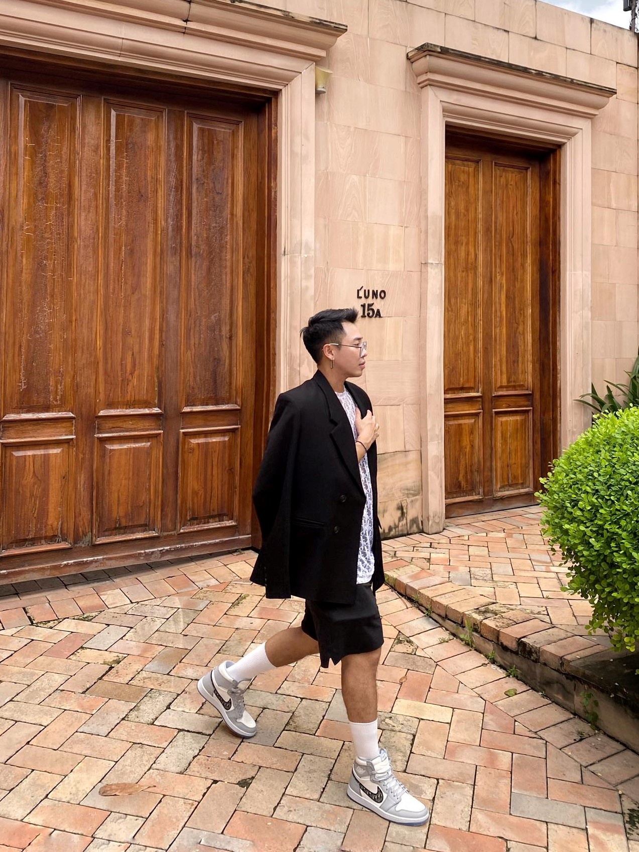 hoàng ku đi giày nike air dior ảnh 2 hoang ku di giay nike air dior anh 2