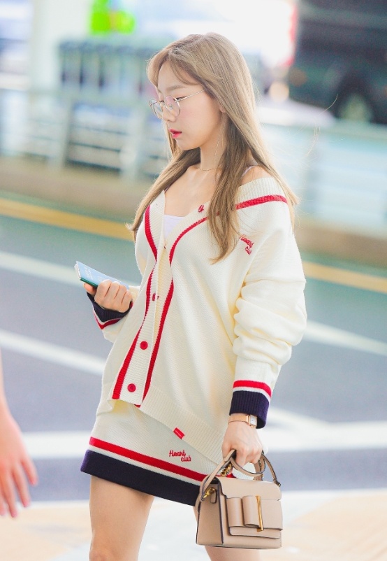 Taeyeon khoe eo thon anh 7