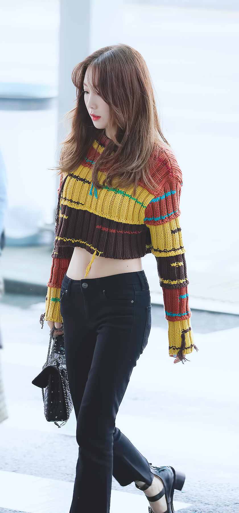 Taeyeon khoe eo thon anh 1