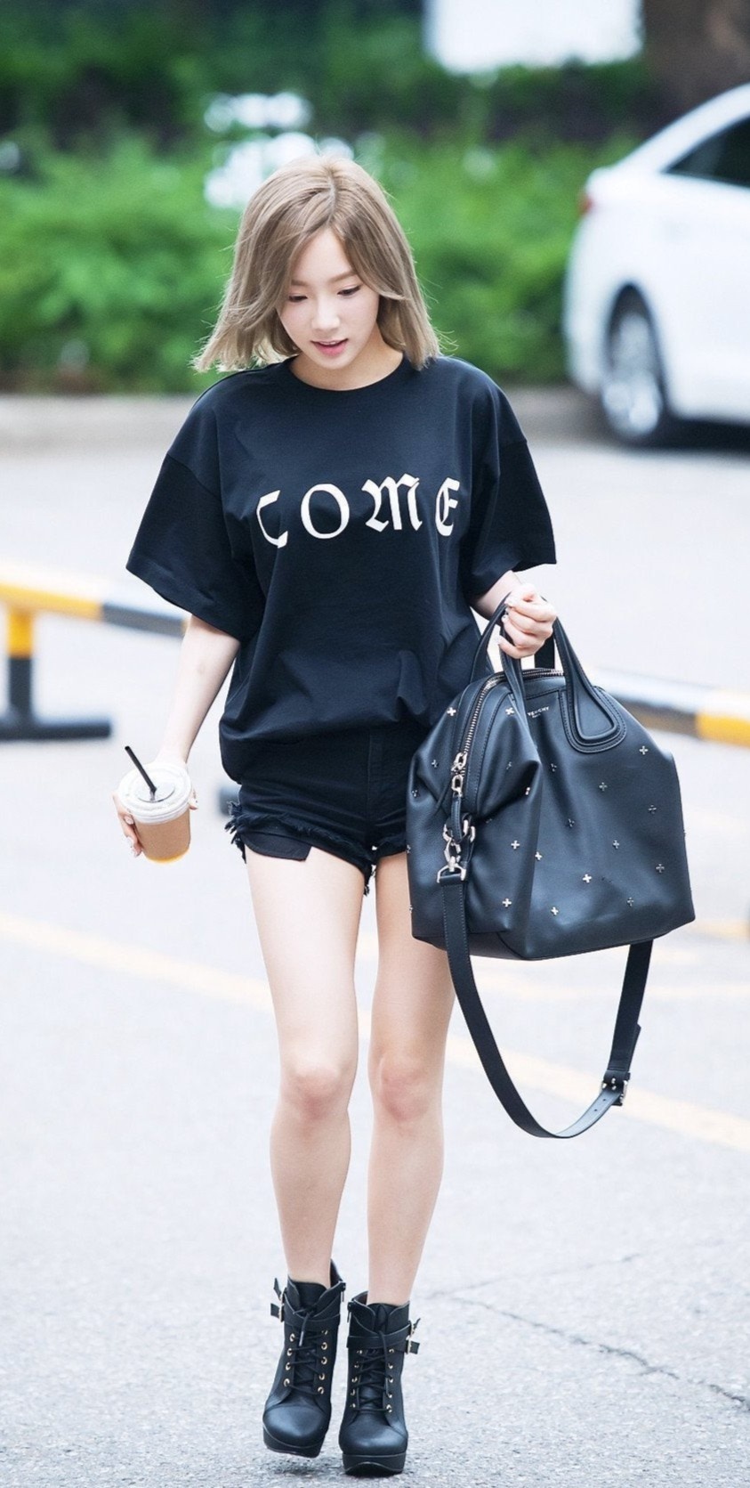 Taeyeon khoe eo thon anh 3