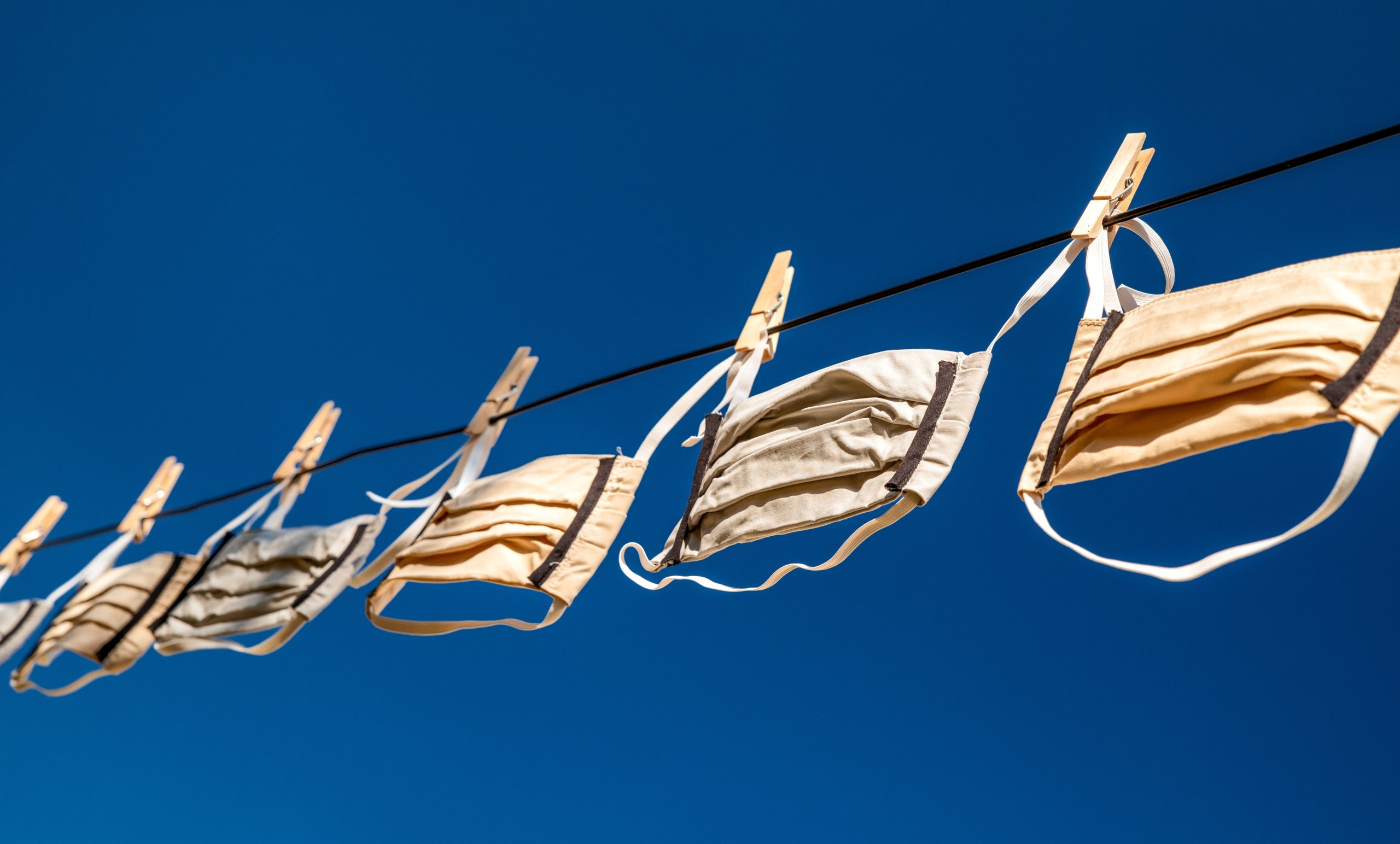 Lam sach khau trang anh 1