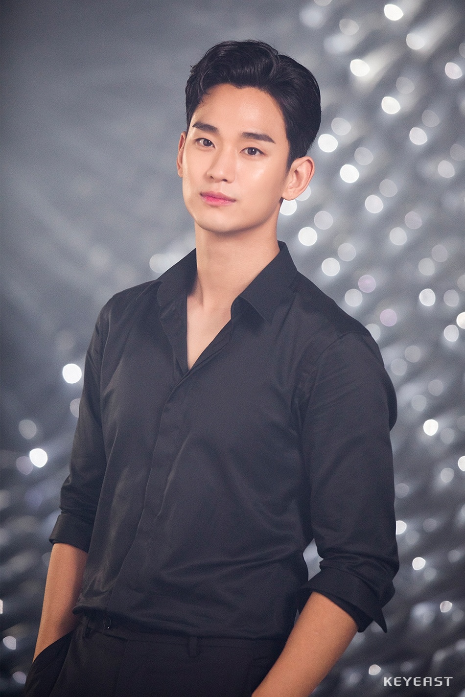 thoi trang san bay cua Kim Soo Hyun anh 9