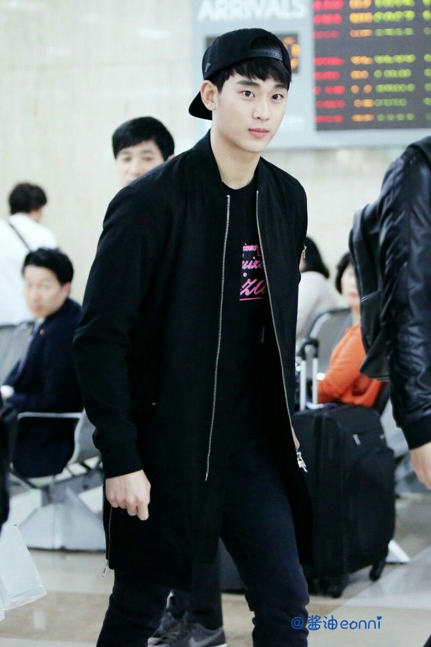 thoi trang san bay cua Kim Soo Hyun anh 7