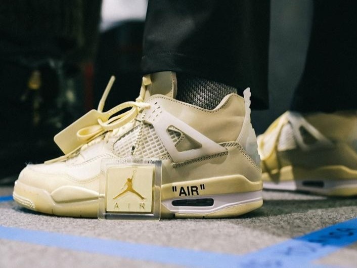 Giay Off-White x Air Jordan 4 Sail bi che re tien van se chay hang? hinh anh
