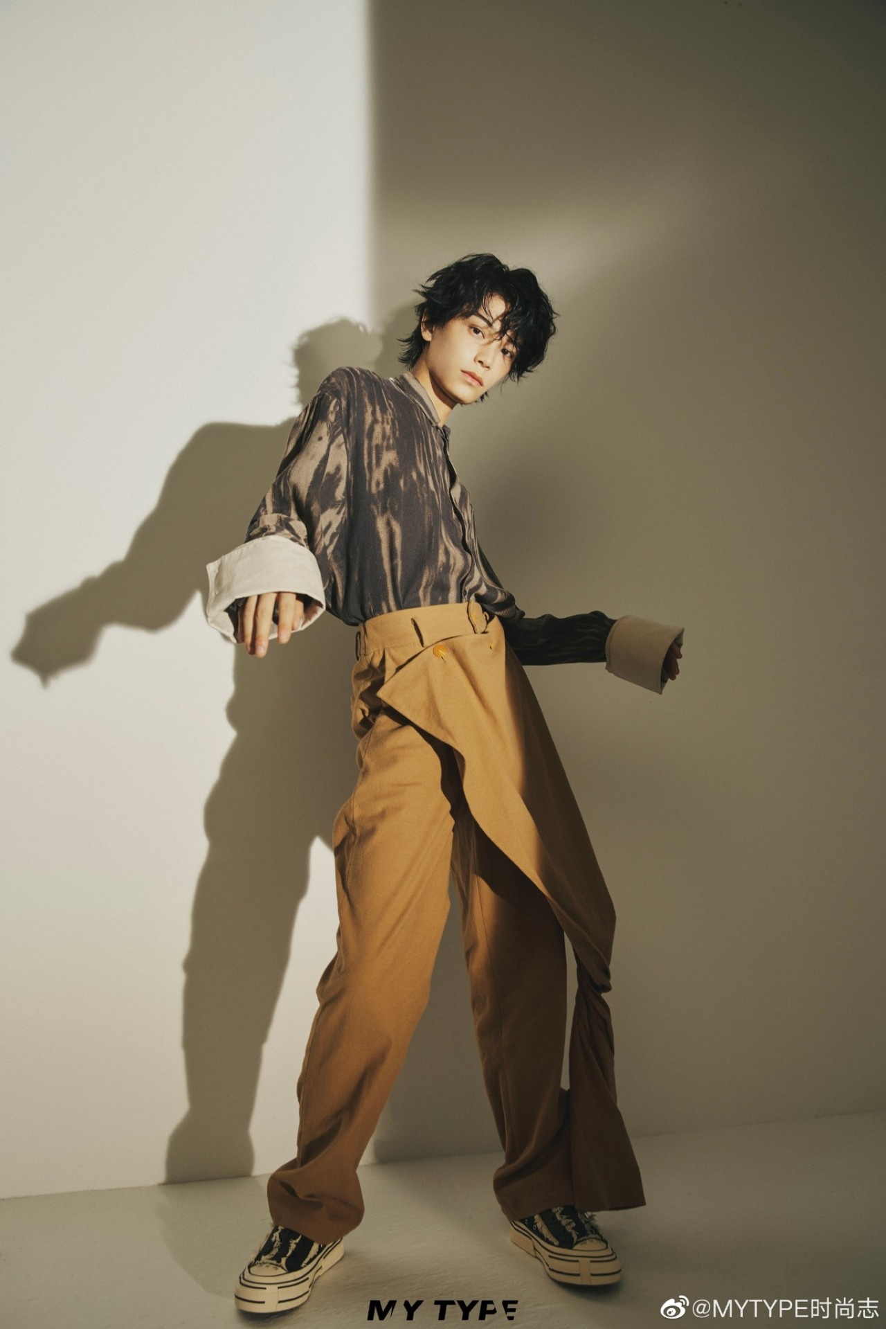 Dinh Vu He tham du gucci anh 2