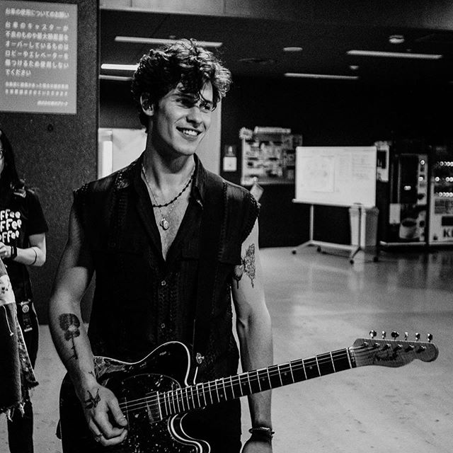 Shawn mendes khoe hình xăm mới ảnh 3 Shawn mendes khoe hinh xam moi anh 3