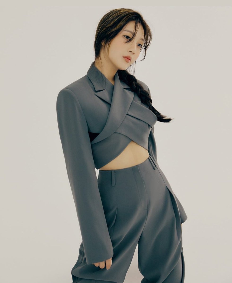 Jennie va Joy dung hang anh 1