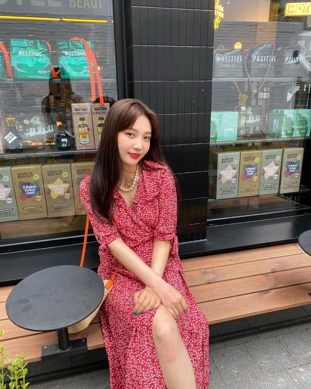 Jennie va Joy dung hang anh 7