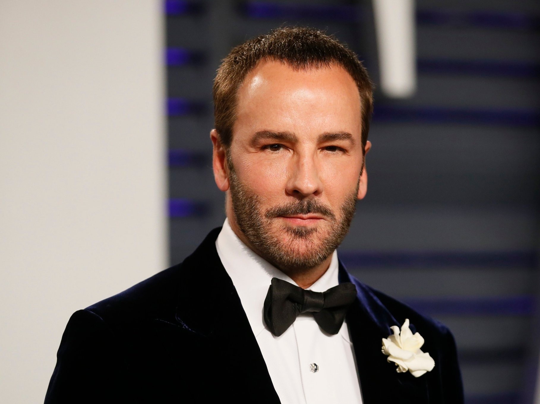 Tom Ford bi nem da khi nhan 2 de cu tai giai 'Oscar thoi trang' hinh anh