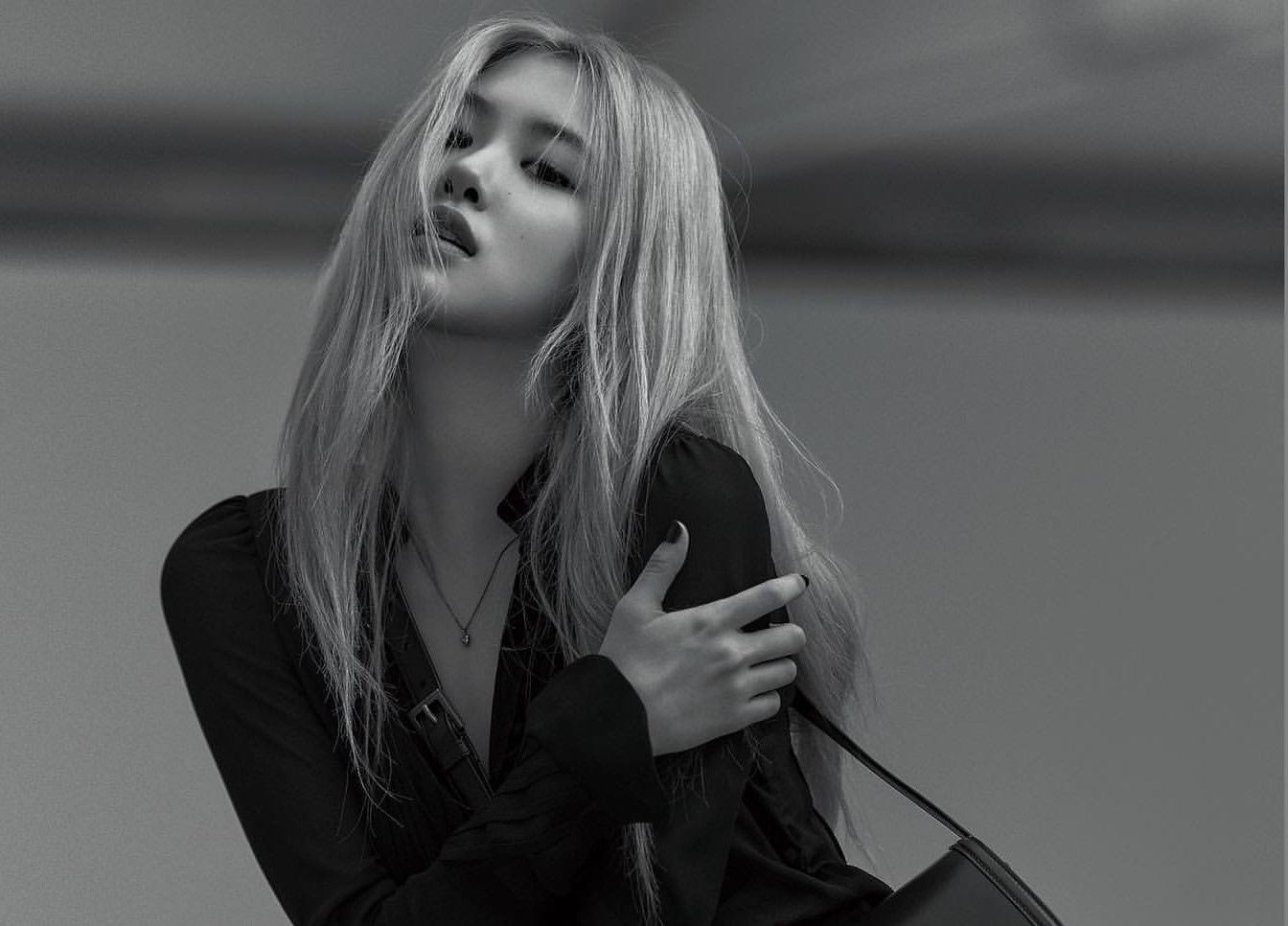 Rose giup hang Saint Laurent tang 1.000% luot tim kiem hinh anh
