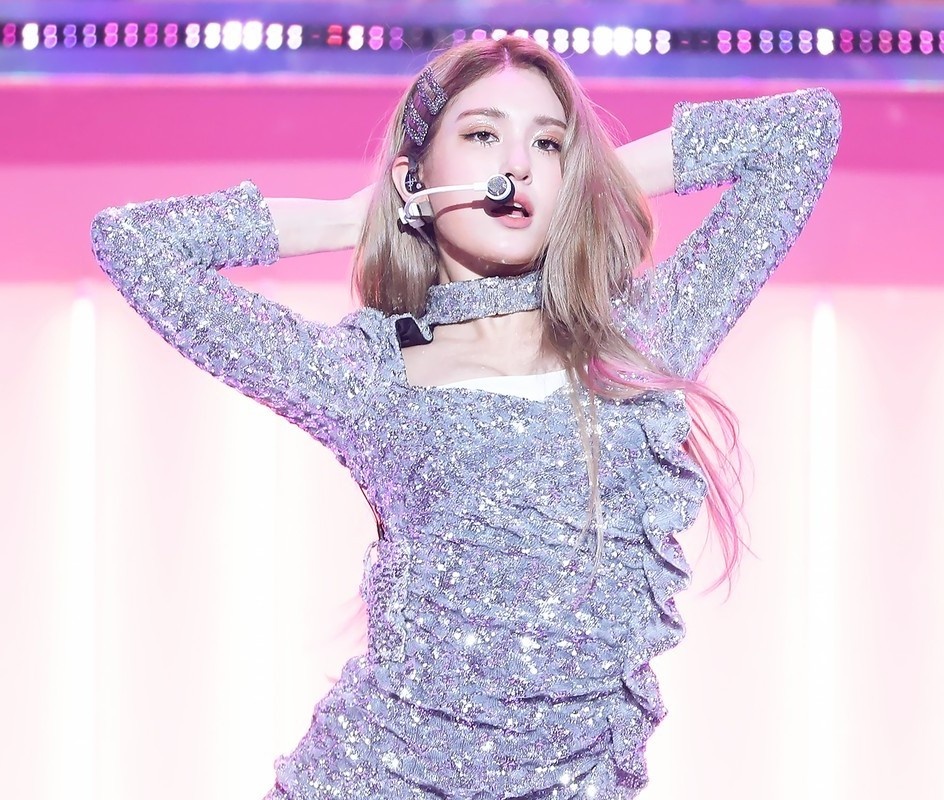 Somi va Dahyun dung hang anh 1