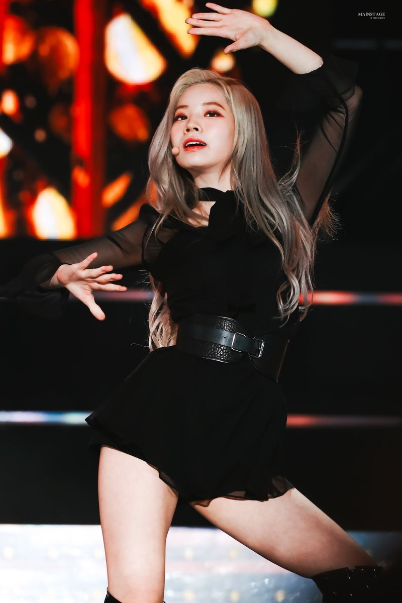 Somi va Dahyun dung hang anh 4