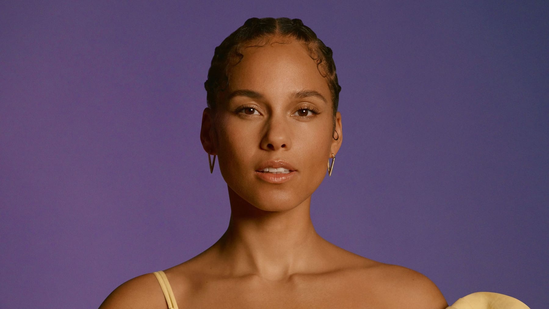 alicia keys bị ném đá ảnh 2 alicia keys bi nem da anh 2