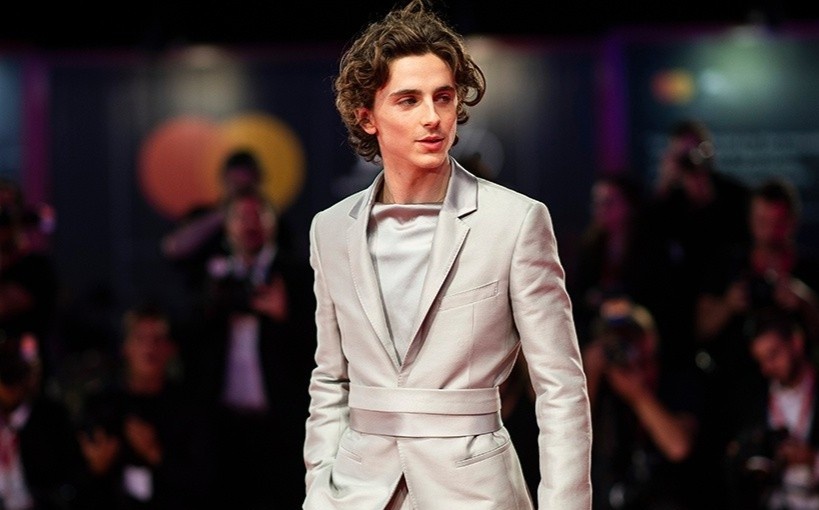 Bo suit cua Timothee Chalamet lot top trang phuc dep nhat lich su hinh anh