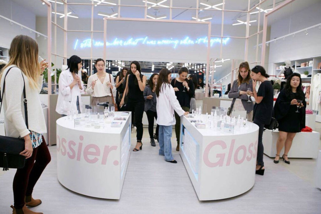 glossier bị nhân viên tố ảnh 1 glossier bi nhan vien to anh 1