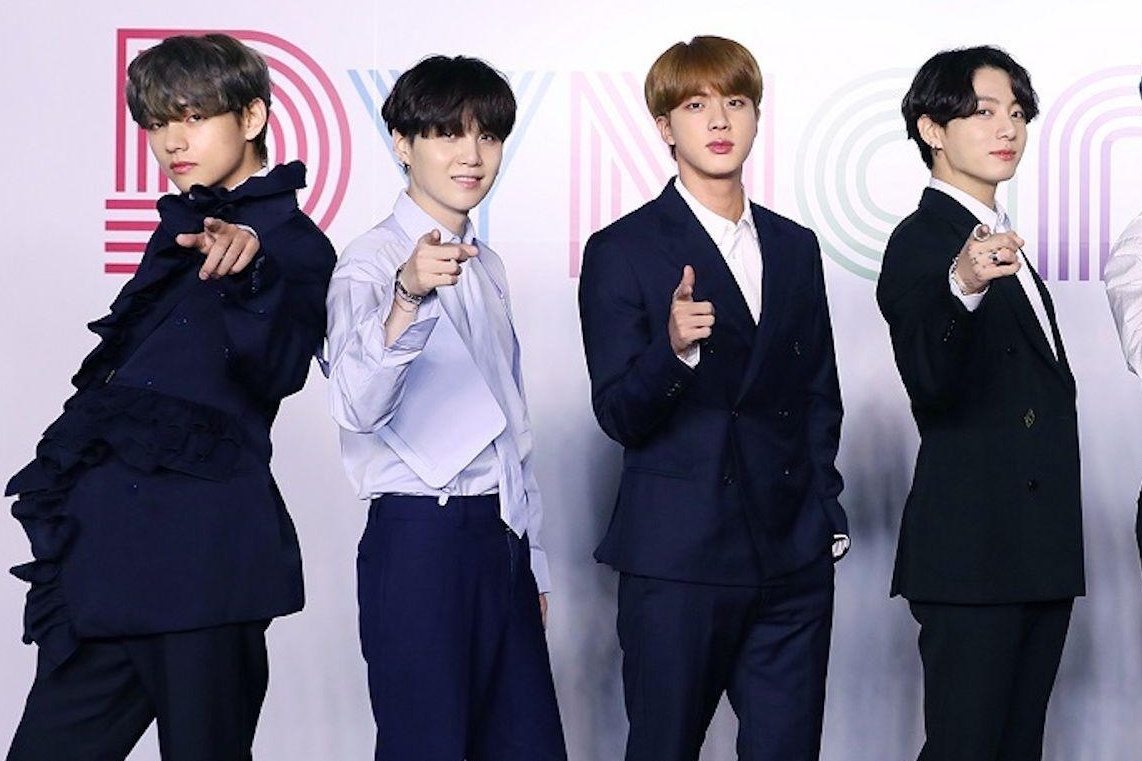 BTS dien do Gucci, Balenciaga khi tham du VMAs 2020 hinh anh