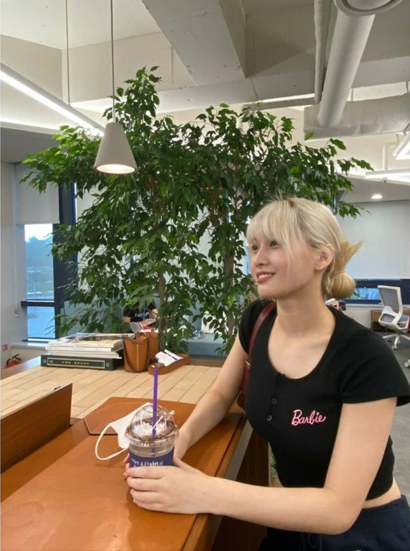 rosé và momo diện đồ giống nhau ảnh 3 rose va momo dien do giong nhau anh 3