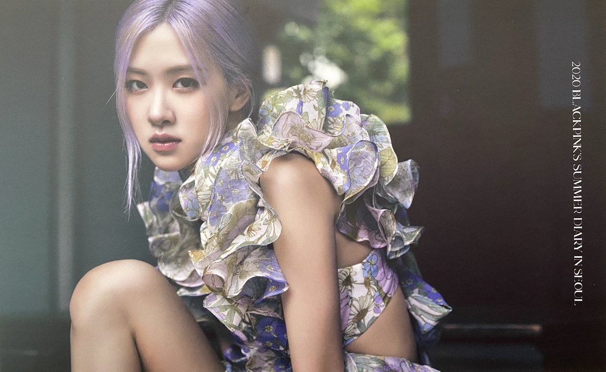 rosé và momo diện đồ giống nhau ảnh 1 rose va momo dien do giong nhau anh 1