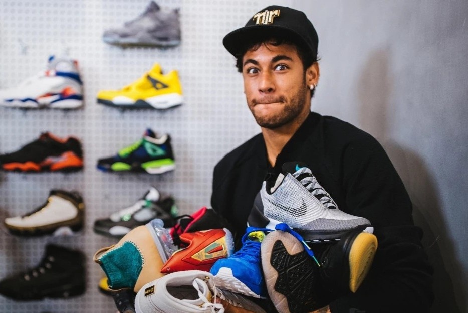Neymar va dan cau thu chi nhieu tien mua giay sneakers hinh anh