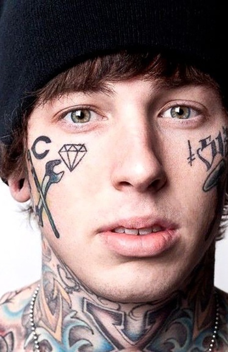 hinh xam tren mat anh 10