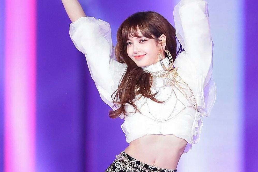 Co gai thu an uong va tap luyen giong Lisa hinh anh