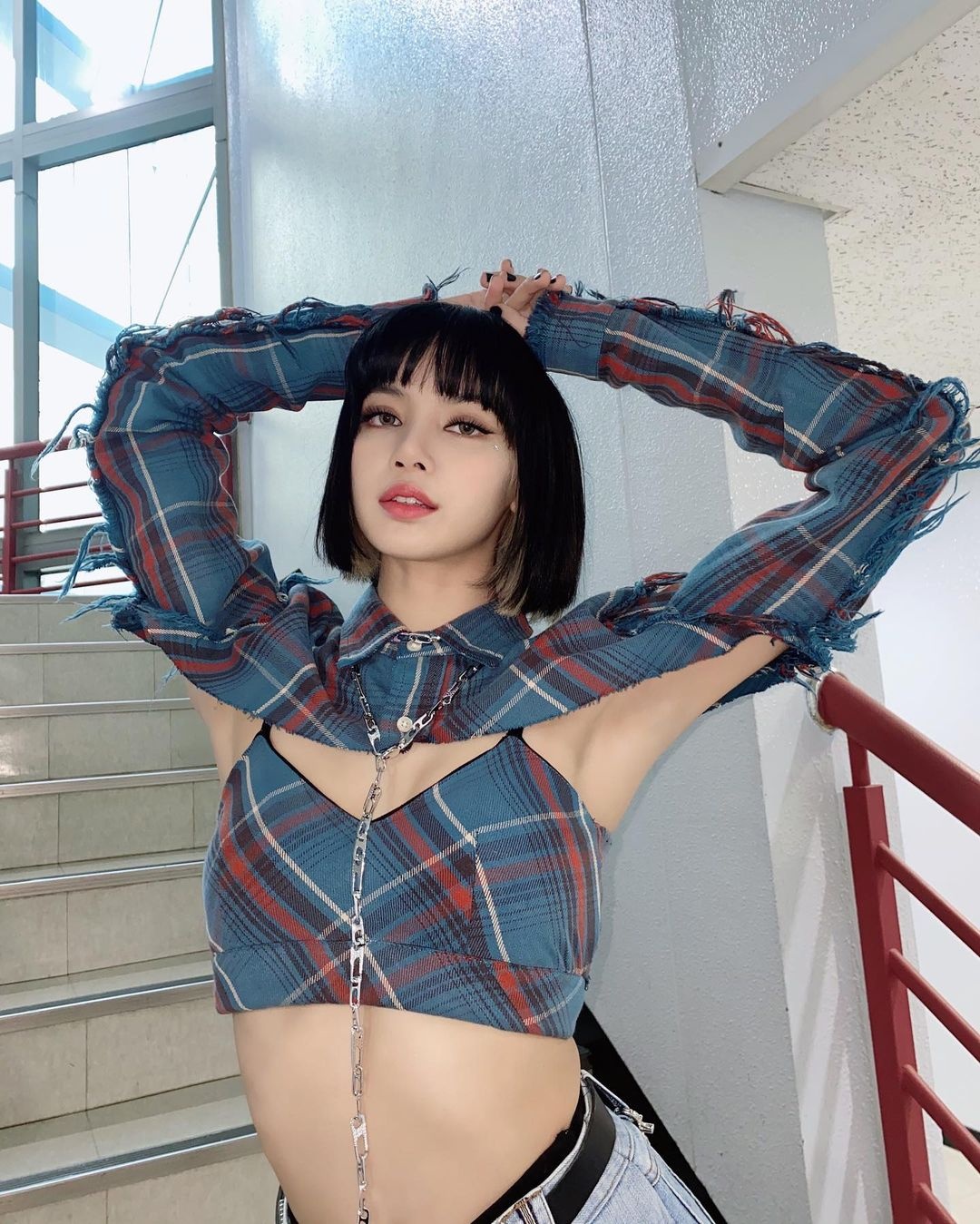 jennie lăng xê áo khoét cổ ảnh 6 jennie lang xe ao khoet co anh 6