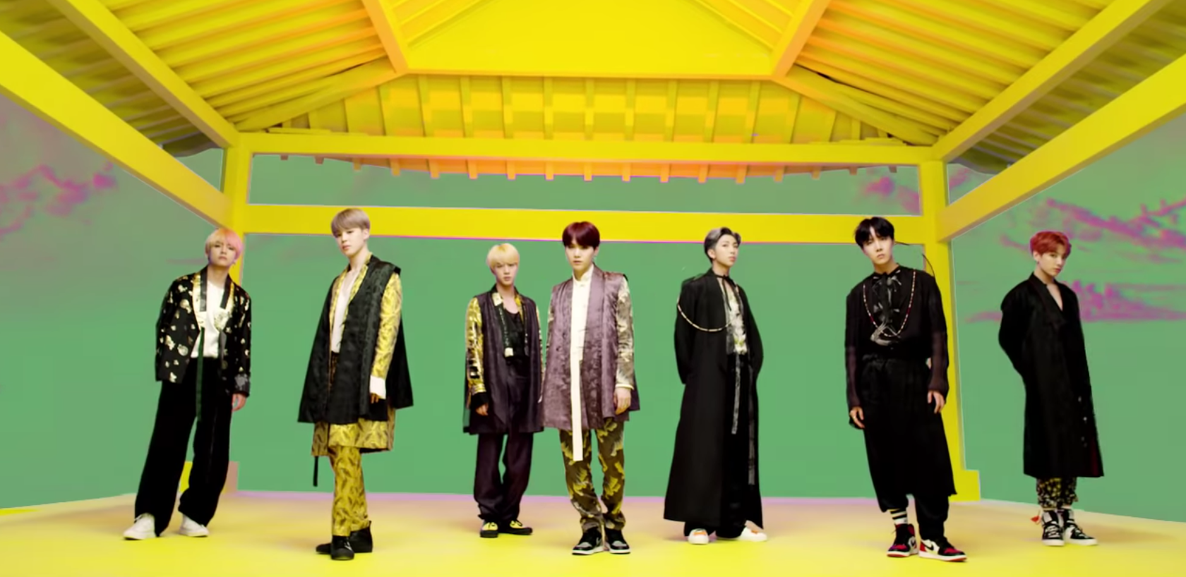 BTS mac hanbok anh 10