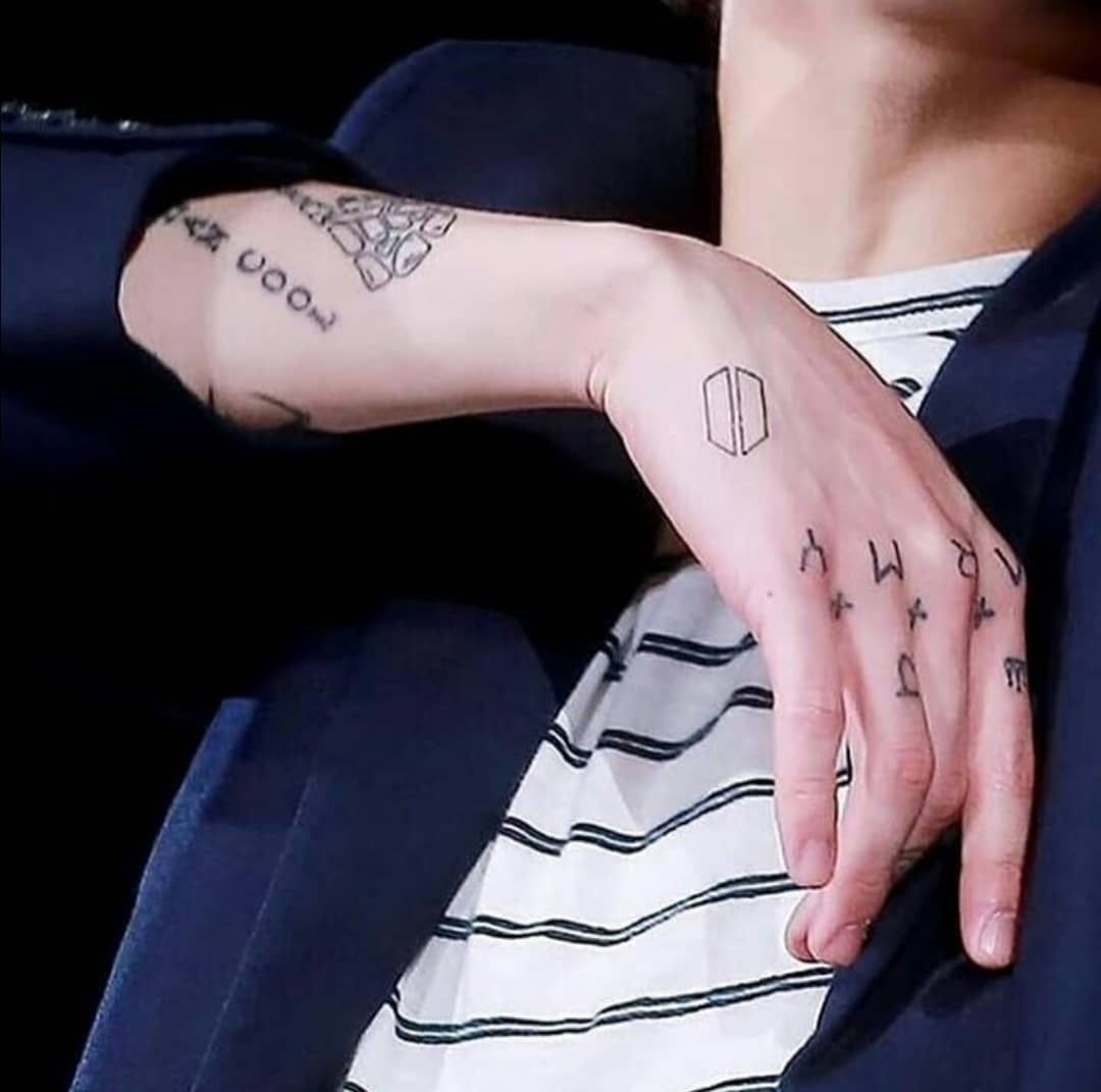 hình xăm của Jungkook ảnh 7 hinh xam cua Jungkook anh 7