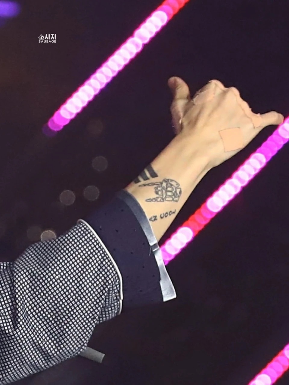 hình xăm của Jungkook ảnh 6 hinh xam cua Jungkook anh 6