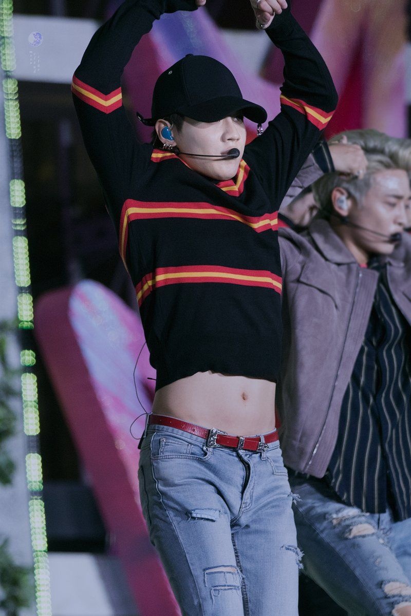 sao nam Hàn mặc crop top ảnh 10 sao nam Han mac crop top anh 10