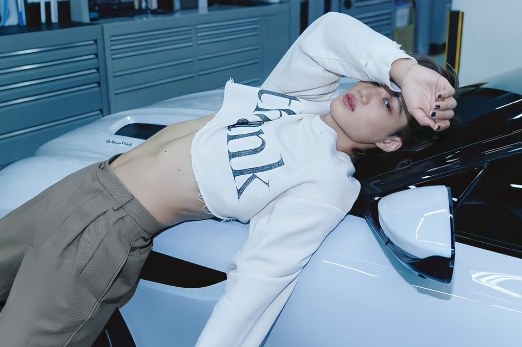 8 sao nam Han mac ao crop top khoe co bung hinh anh