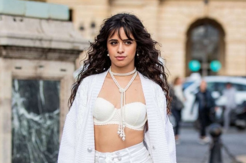 Camila Cabello lan dau tien cat toc ngan hinh anh