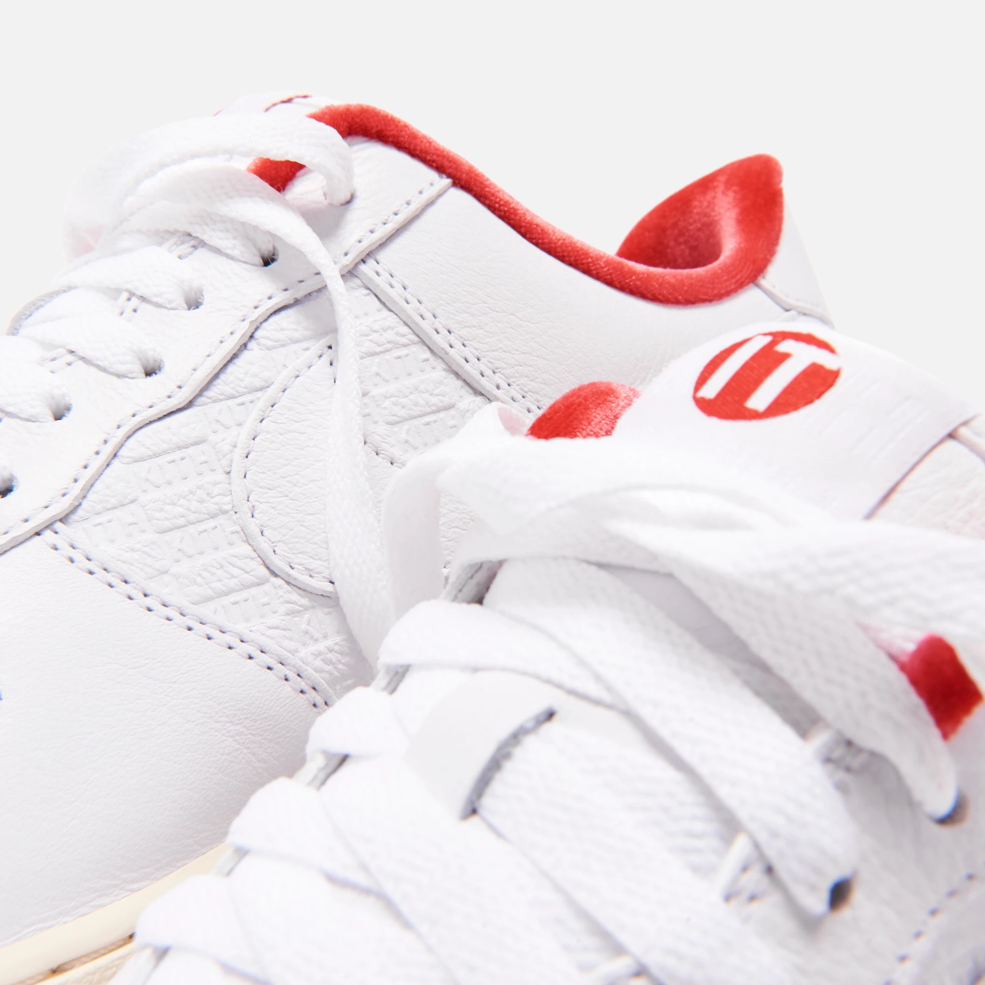 các mẫu giày bị đẩy giá lên cao ảnh 10 cac mau giay bi day gia len cao anh 10