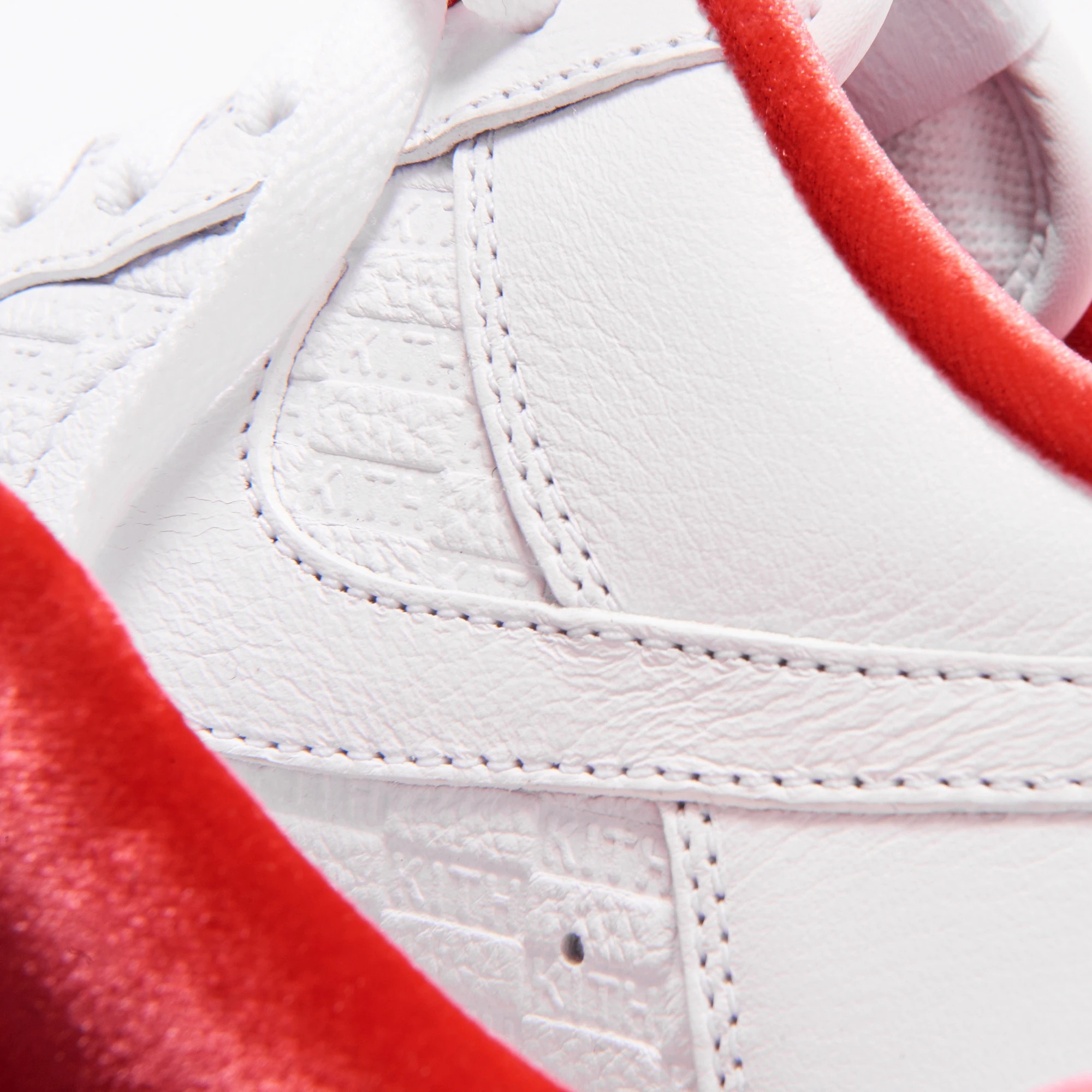 các mẫu giày bị đẩy giá lên cao ảnh 8 cac mau giay bi day gia len cao anh 8