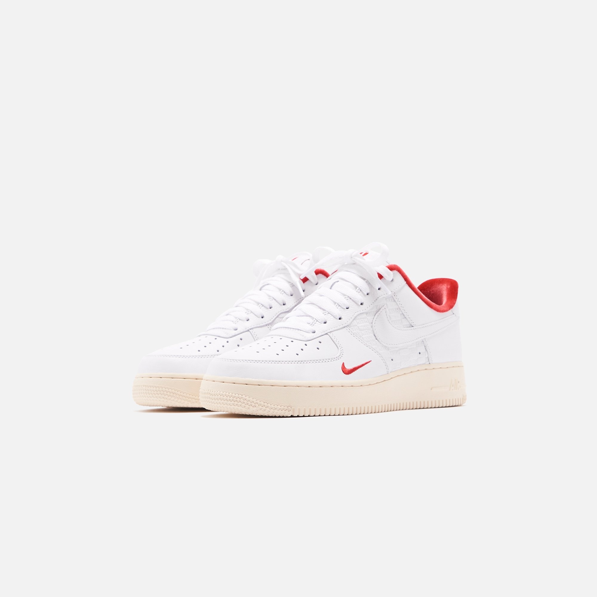 các mẫu giày bị đẩy giá lên cao ảnh 7 cac mau giay bi day gia len cao anh 7