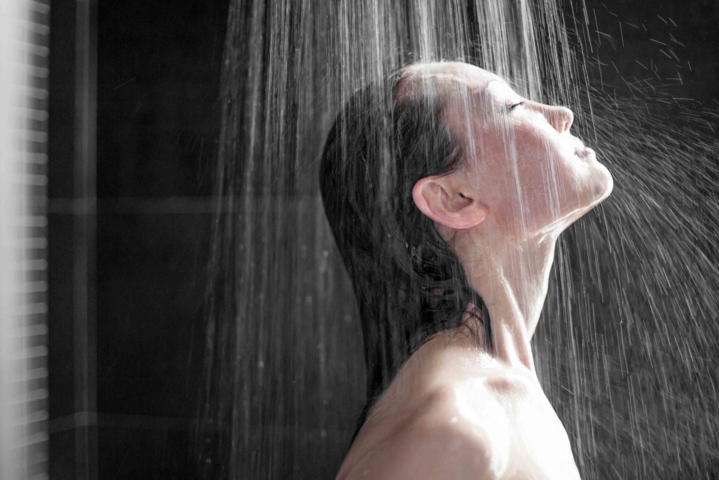 8 thoi quen gay hai cho nhan sac phu nu hinh anh