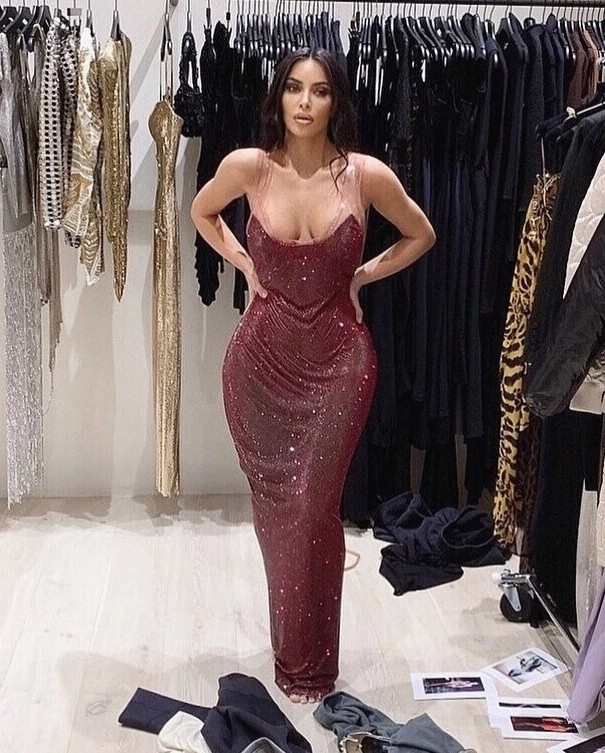 mặc giống kim kardashian ảnh 5 mac giong kim kardashian anh 5