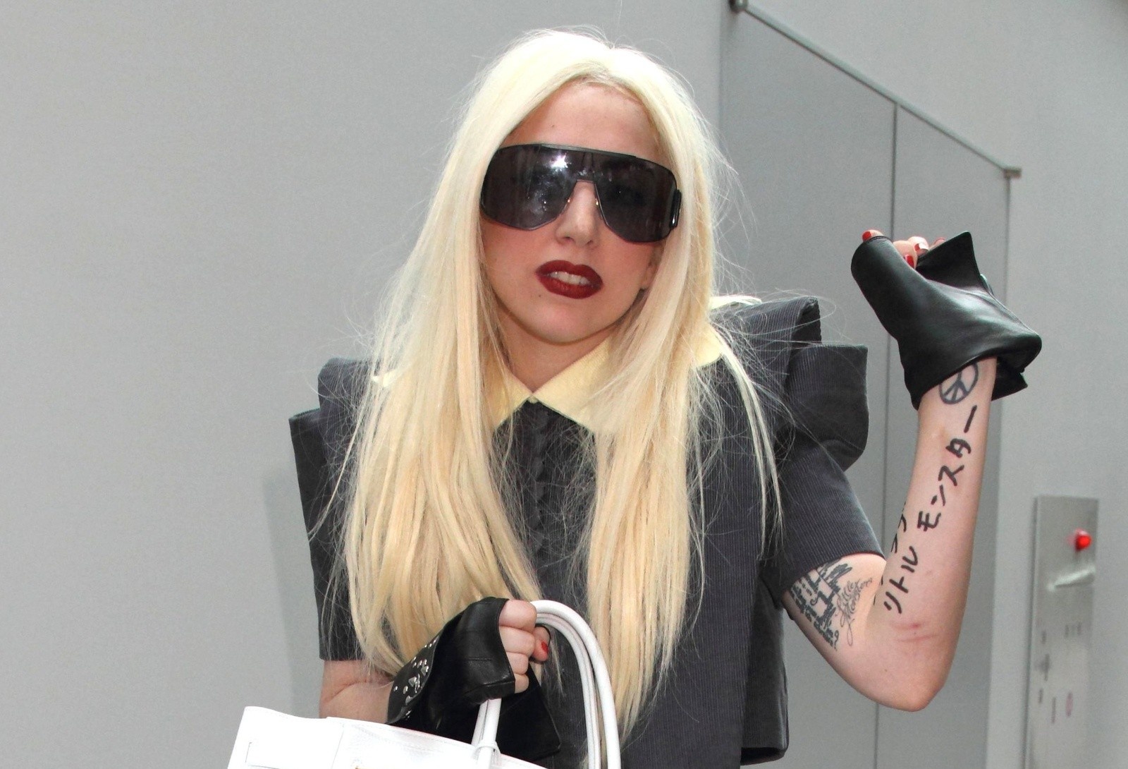 Vi sao Lady Gaga va nhieu nguoi noi tieng thich tui Hermes Birkin? hinh anh